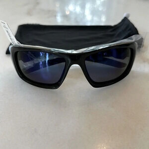 Oakley Valve Polarized 60MM Wrap Sunglasses w/protective bag, NWT, Black